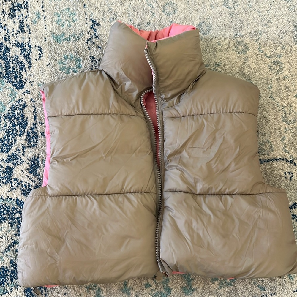 Abercrombie reversible cropped puffer vest